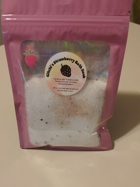 Strawberry Bath/Foot Soak in Pink Resealable Bag 6.5 Oz.